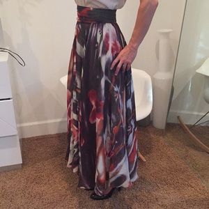 Highwaisted patterned skirt